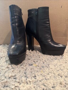 Women's Black Platform Zip-Up Ankle Boots